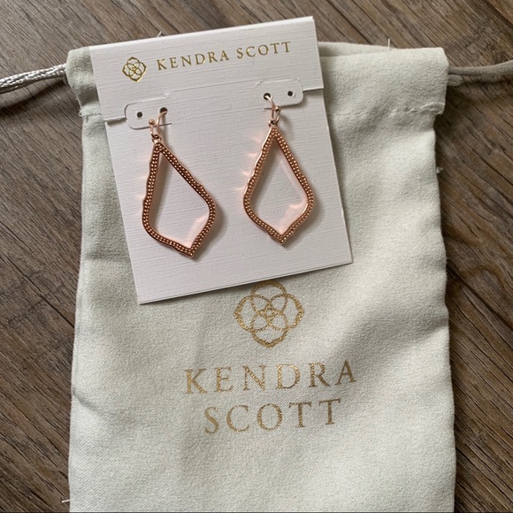 Kendra Scott Jewelry - 🔥KENDRA SCOTT SOPHIAS 😍
